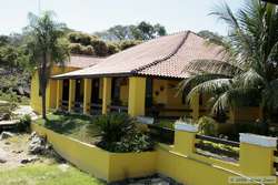 The front of Hotel Baizinha.