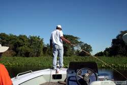 Indio fishing for piranha.