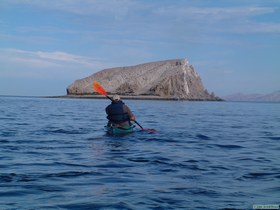 Chuck paddling towards Isla Alcatraz.